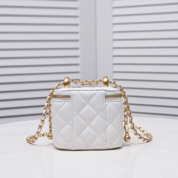 シャネルバッグ側面デザイン